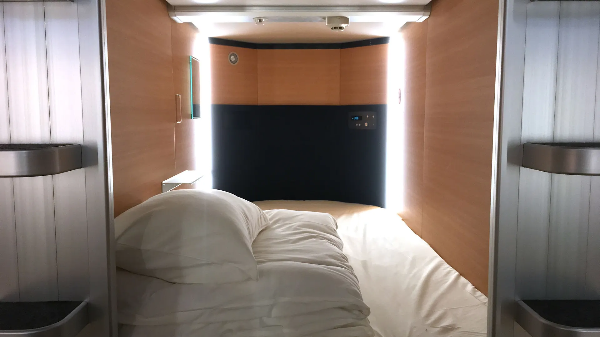 Hotel A-Style Shinsaibashi Caters To Women Ōsaka 2*,  Japan
